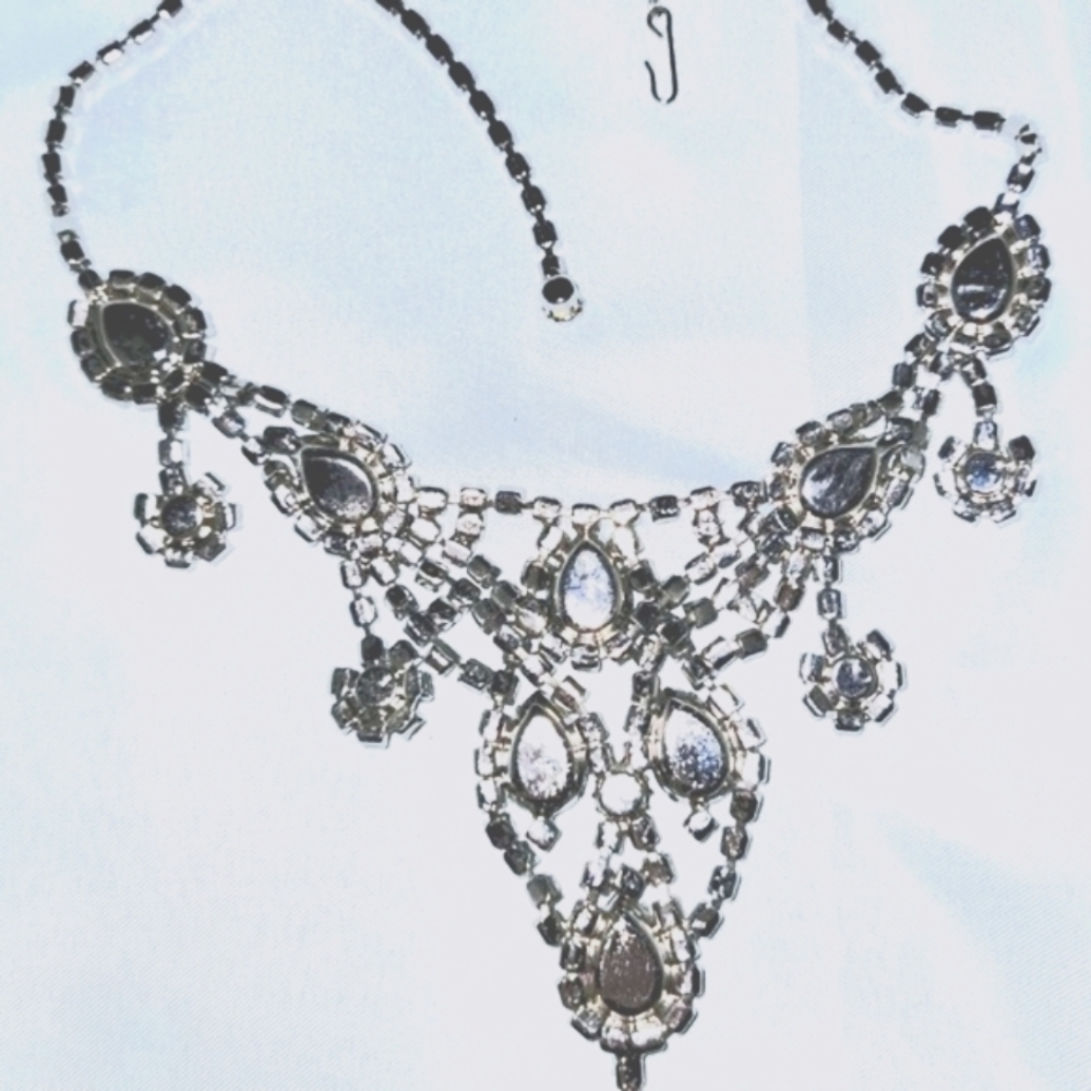 RARE! Verified JULIANA V-Shp Bib Necklace w/ Sapphire & Clear Austrian Crystals - Picture 7 of 7
